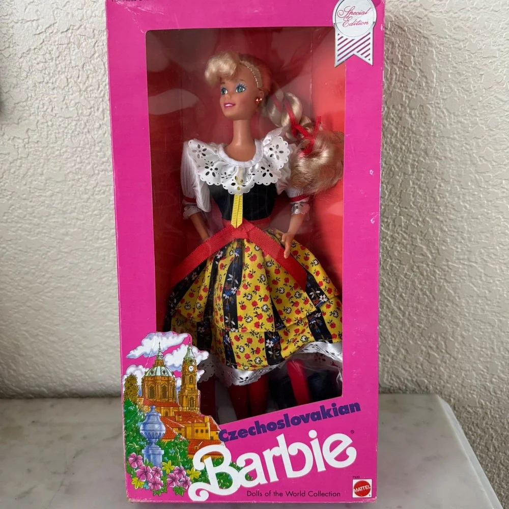 Vintage 1990 Czechoslovakian Barbie Dolls of the World Special Edition 7330 NIB